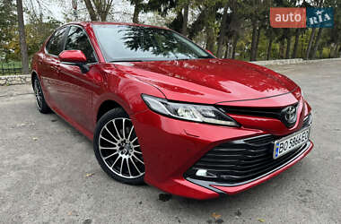 Седан Toyota Camry 2018 в Тернополе