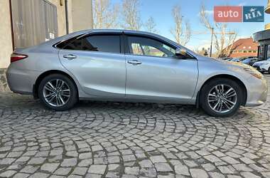 Седан Toyota Camry 2017 в Ужгороді