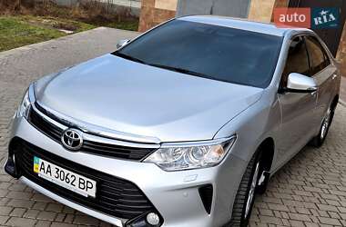 Седан Toyota Camry 2016 в Києві