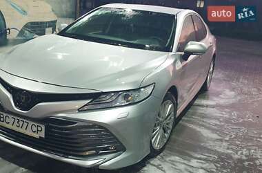 Седан Toyota Camry 2018 в Львове