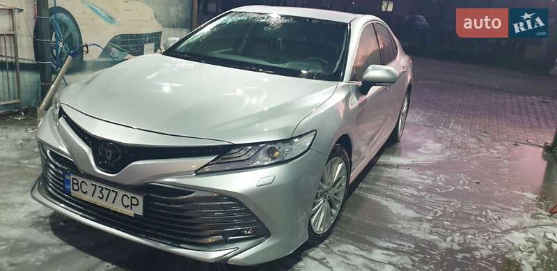 Седан Toyota Camry 2018 в Львові