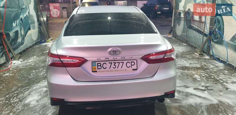 Седан Toyota Camry 2018 в Львові