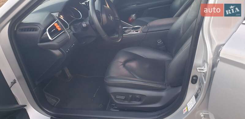 Седан Toyota Camry 2018 в Львові