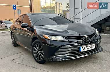 Седан Toyota Camry 2019 в Києві