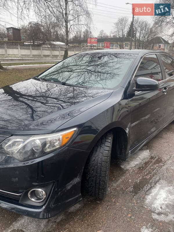 Седан Toyota Camry 2014 в Броварах