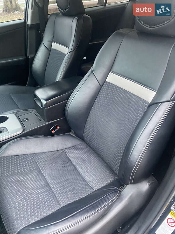 Седан Toyota Camry 2014 в Броварах