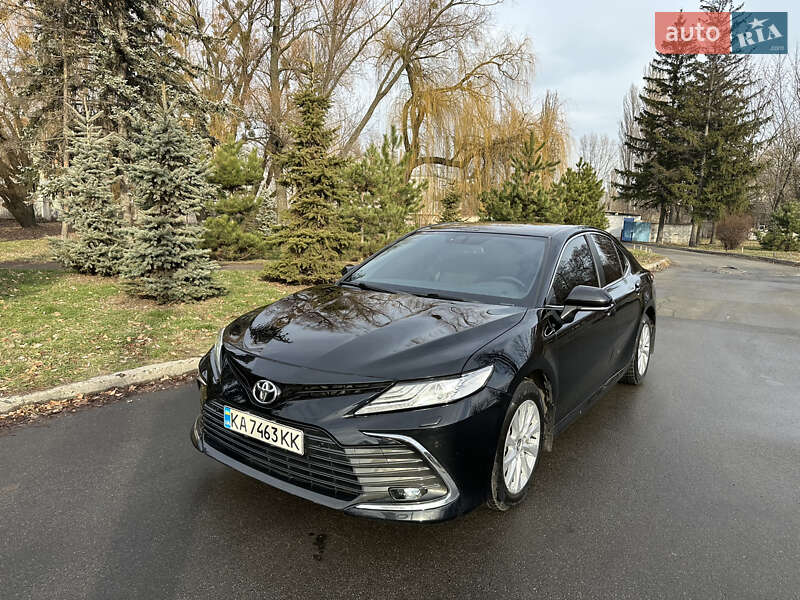 Седан Toyota Camry 2019 в Киеве