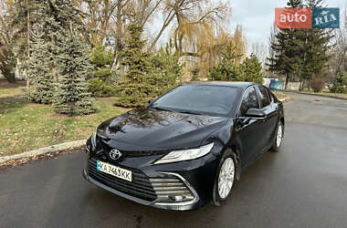 Седан Toyota Camry 2019 в Киеве