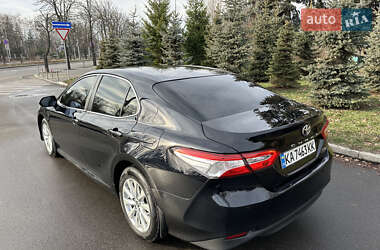 Седан Toyota Camry 2019 в Киеве