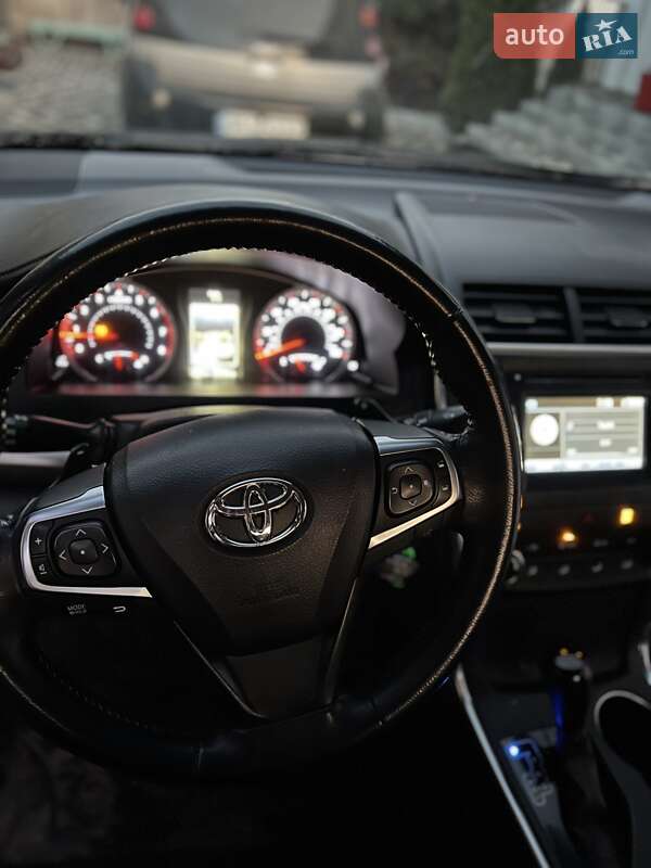 Седан Toyota Camry 2015 в Гайвороні