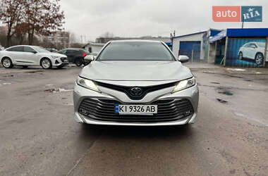 Седан Toyota Camry 2018 в Львові