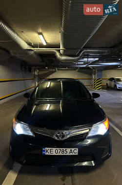 Седан Toyota Camry 2013 в Дніпрі