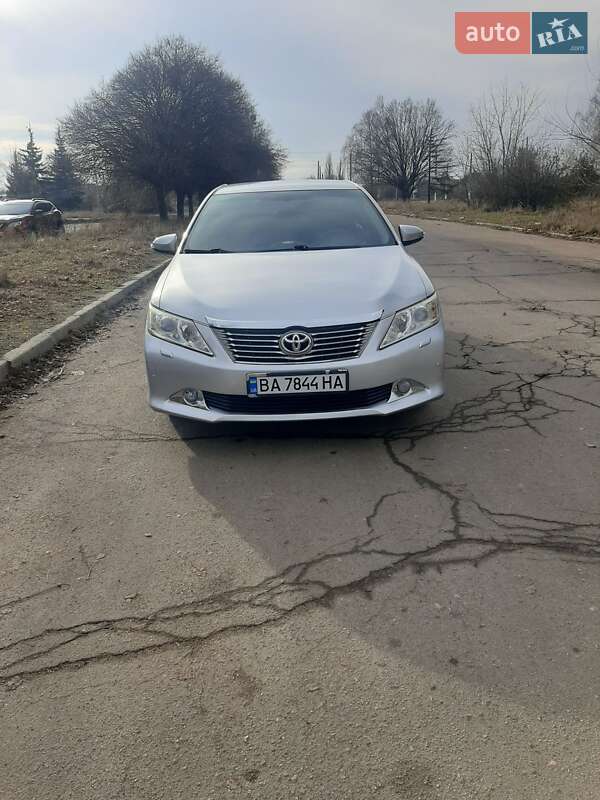 Седан Toyota Camry 2011 в Кропивницком