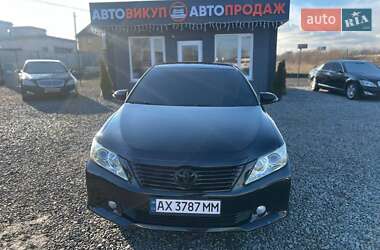 Седан Toyota Camry 2013 в Пісочині