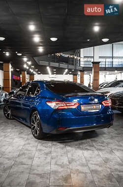 Седан Toyota Camry 2019 в 