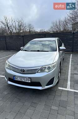 Седан Toyota Camry 2012 в Кам'янці-Бузькій