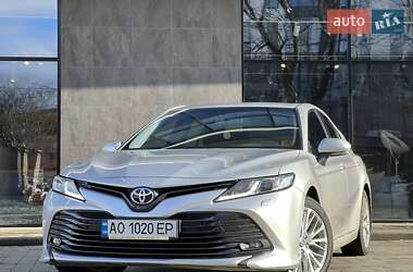 Седан Toyota Camry 2020 в Ужгороді