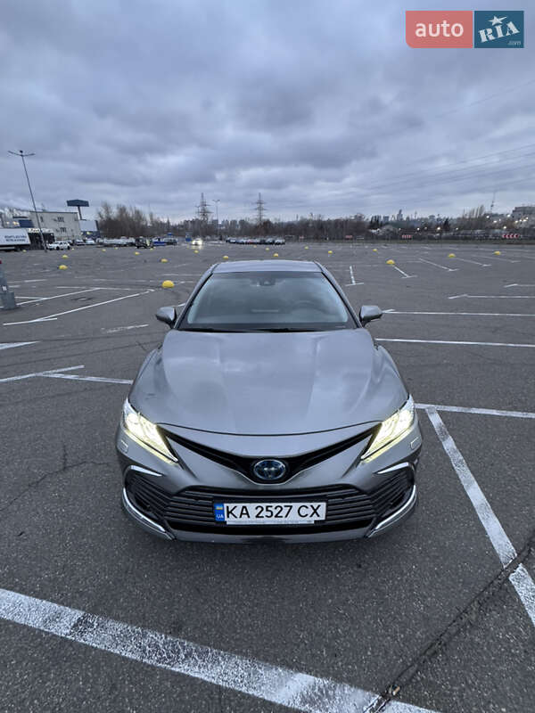 Седан Toyota Camry 2021 в Киеве