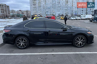 Седан Toyota Camry 2017 в Києві