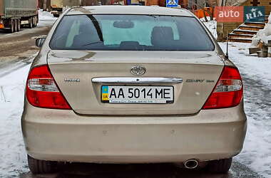 Седан Toyota Camry 2004 в 