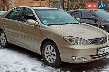 Седан Toyota Camry 2004 в 
