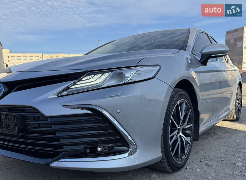 Седан Toyota Camry 2023 в Запоріжжі