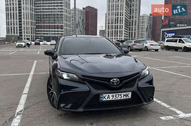 Седан Toyota Camry 2021 в Киеве