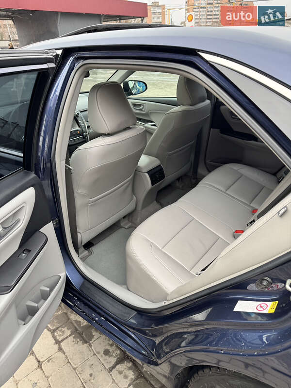 Седан Toyota Camry 2016 в Харкові