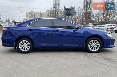 Седан Toyota Camry 2015 в Киеве