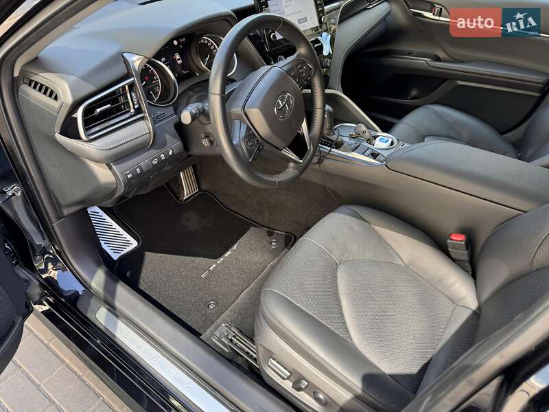 Седан Toyota Camry 2022 в Києві
