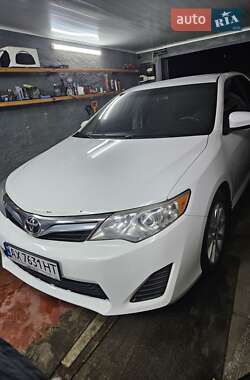 Седан Toyota Camry 2013 в Харькове