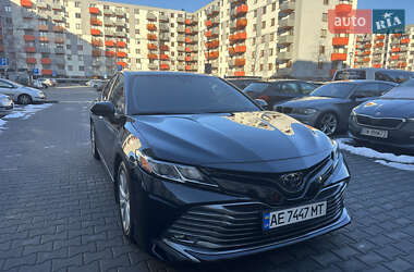 Седан Toyota Camry 2019 в Ужгороде