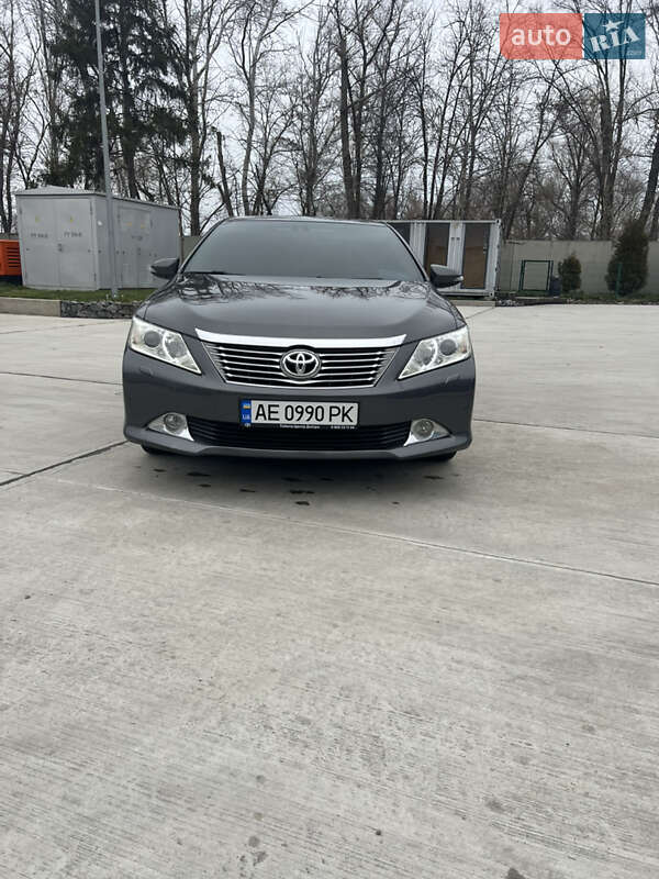 Седан Toyota Camry 2012 в Днепре