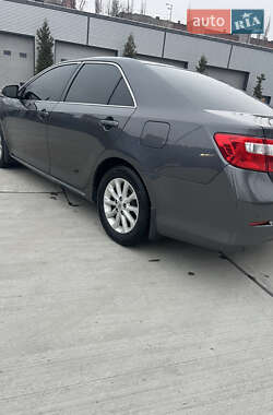 Седан Toyota Camry 2012 в Днепре