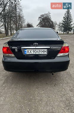 Седан Toyota Camry 2004 в Чугуеве