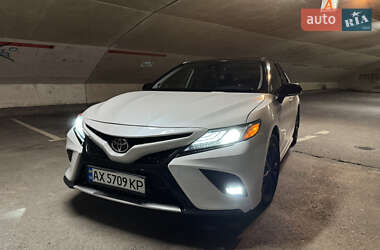 Седан Toyota Camry 2018 в Харкові