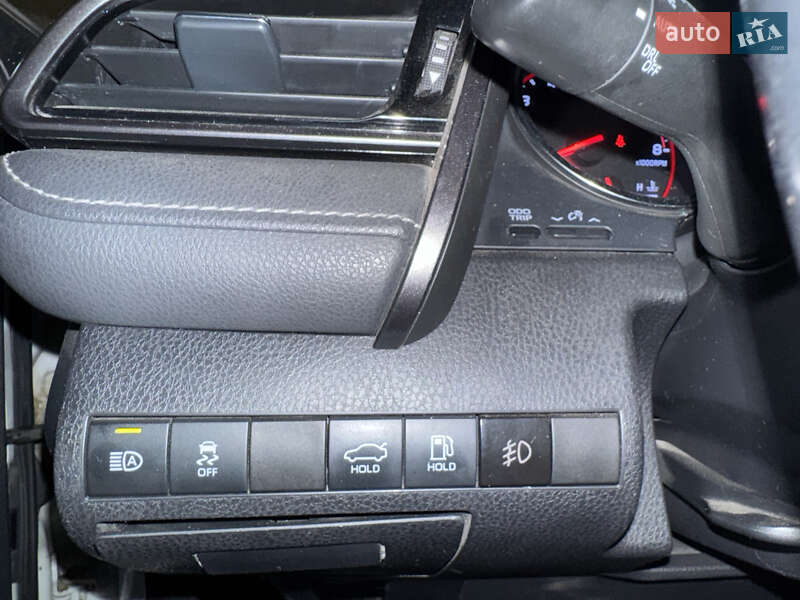 Седан Toyota Camry 2018 в Харкові