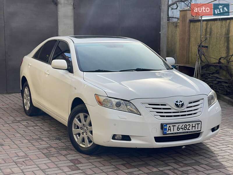 Седан Toyota Camry 2006 в Калуші