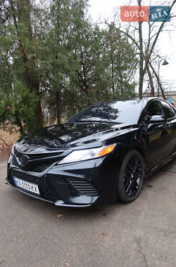Седан Toyota Camry 2017 в Києві