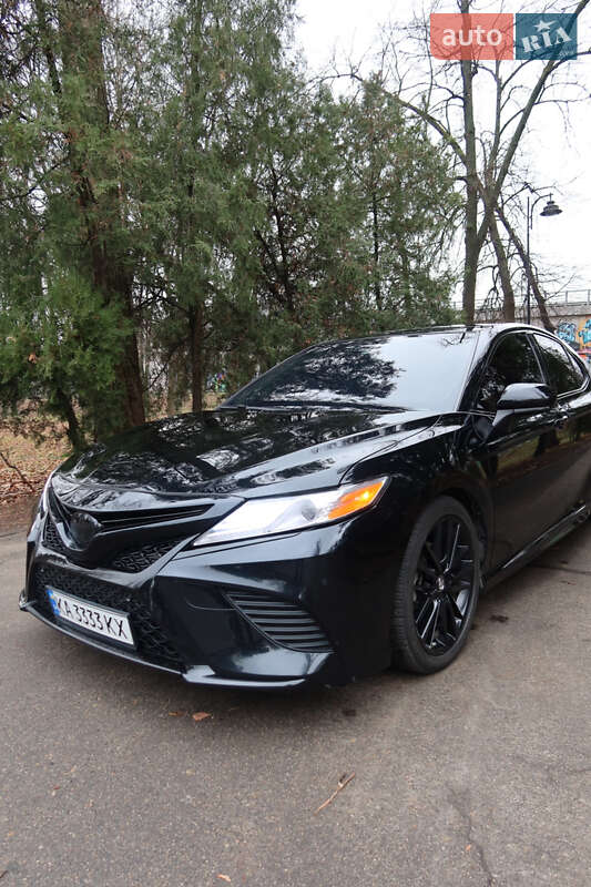 Седан Toyota Camry 2017 в Киеве