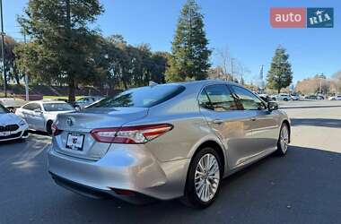 Седан Toyota Camry 2019 в Львове