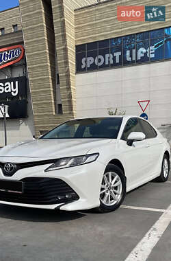 Седан Toyota Camry 2017 в 