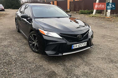 Седан Toyota Camry 2019 в Києві