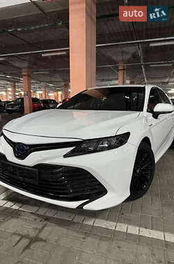 Седан Toyota Camry 2019 в Киеве