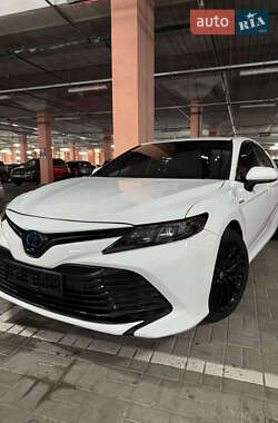 Toyota Camry 2019