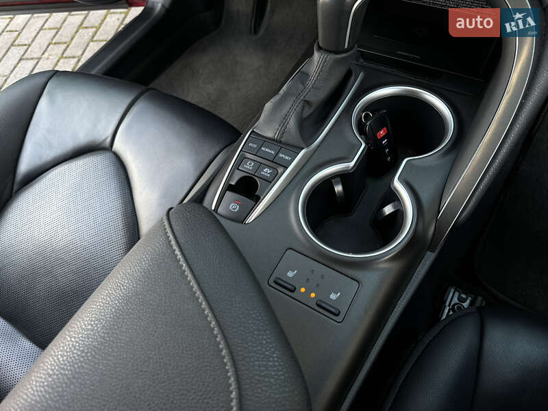 Седан Toyota Camry 2021 в Дрогобыче