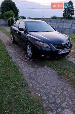 Седан Toyota Camry 2007 в Остроге