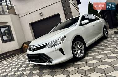 Седан Toyota Camry 2015 в Києві