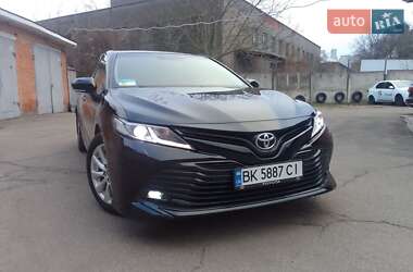 Toyota Camry 2019