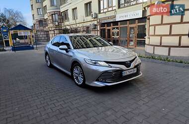 Toyota Camry 2019